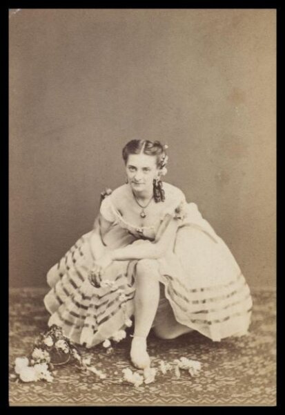 London Stereoscopic and Photographic Company, Guy Little Theatrical Photograph