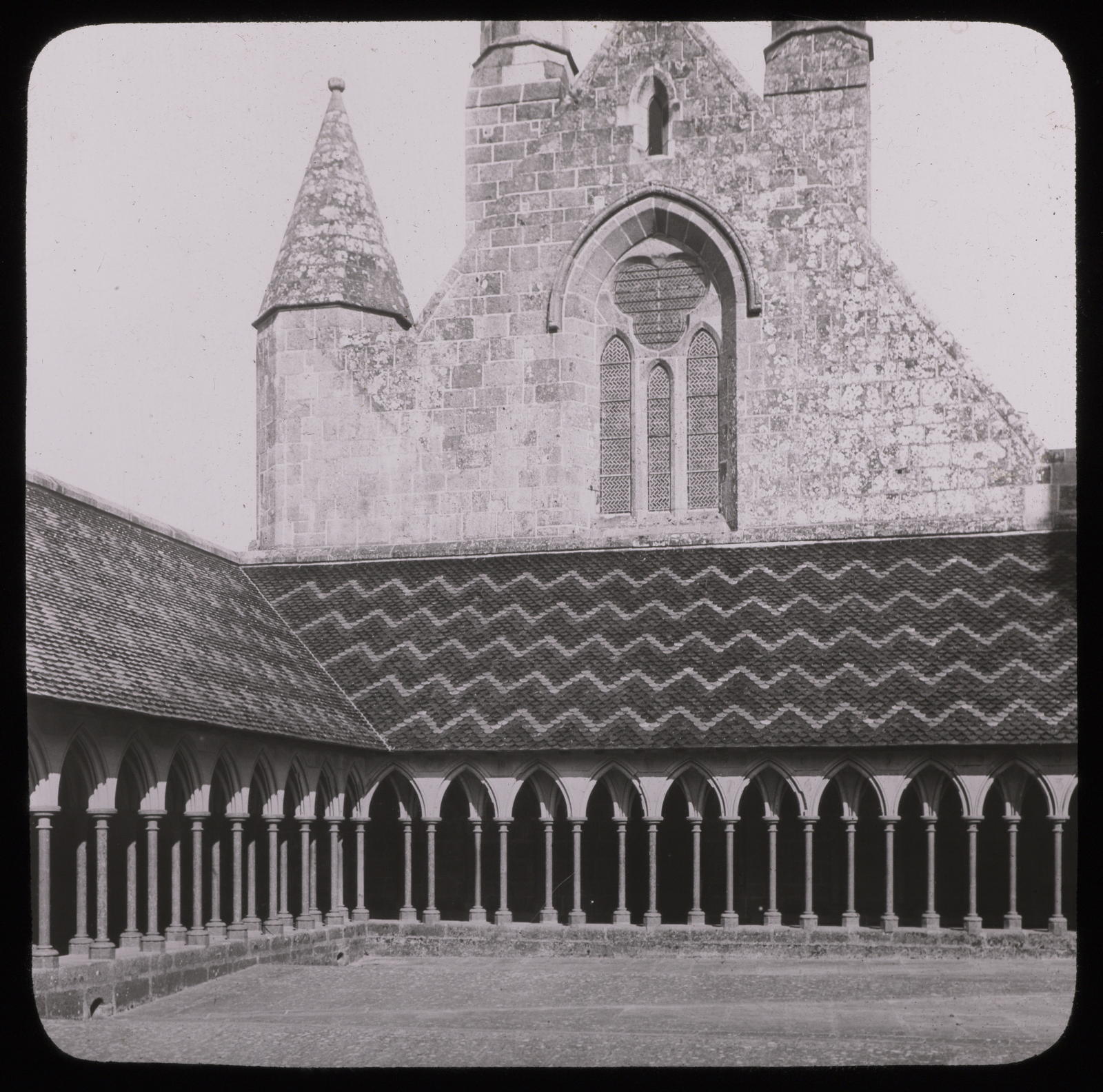 Desconegut, Le Mont Saint Michel. Le cloître, la cour. Photo Louvre