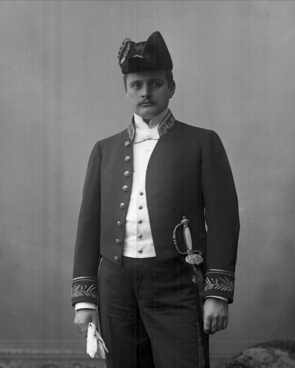 Gustav Borgen, Portrett, Einar Jessen f.1871, i uniform som visekonsul, som reglementert frem til unionsoppløsningen.