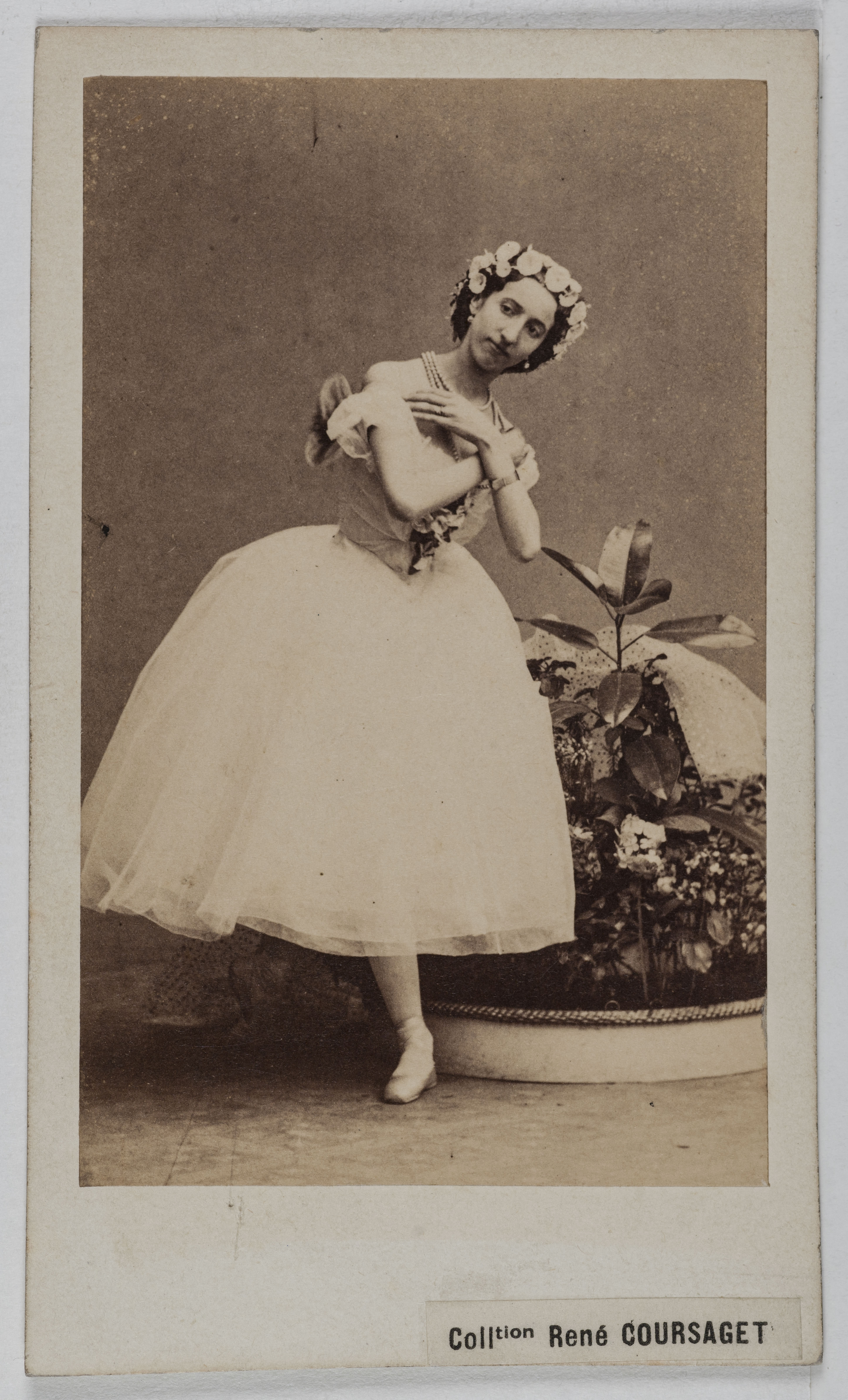 Disderi & Cie, Portrait de Livry Emma, (née Jeanne-Emma Emarot), (1842-1863), (danseuse)