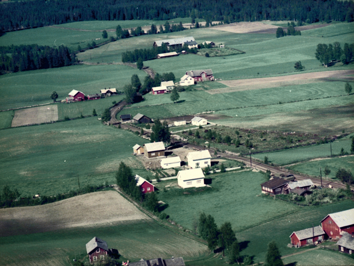 Widerøes Flyveselskap A/S, FLYFOTO BAK FREDTUN 234-26, BAKERST LØVSTAD 234-20, FREMST VINJE 234-23, MIDTEN MITTUN 234-22, NYDAL 231-10, ILSENG