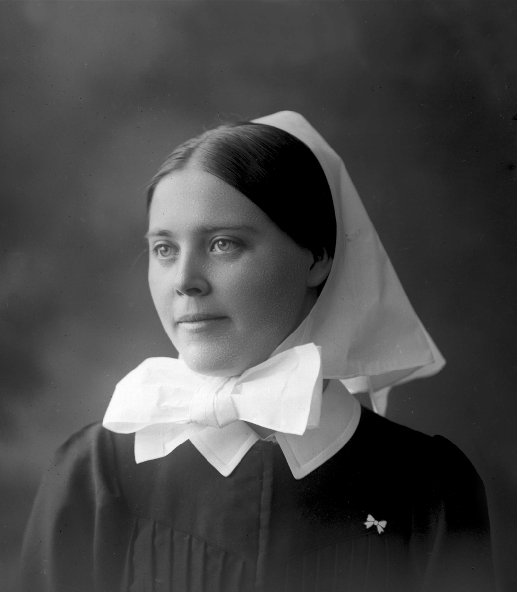 Gustav Borgen, Portrett, sykepleier, søster Gunda Albretsen.