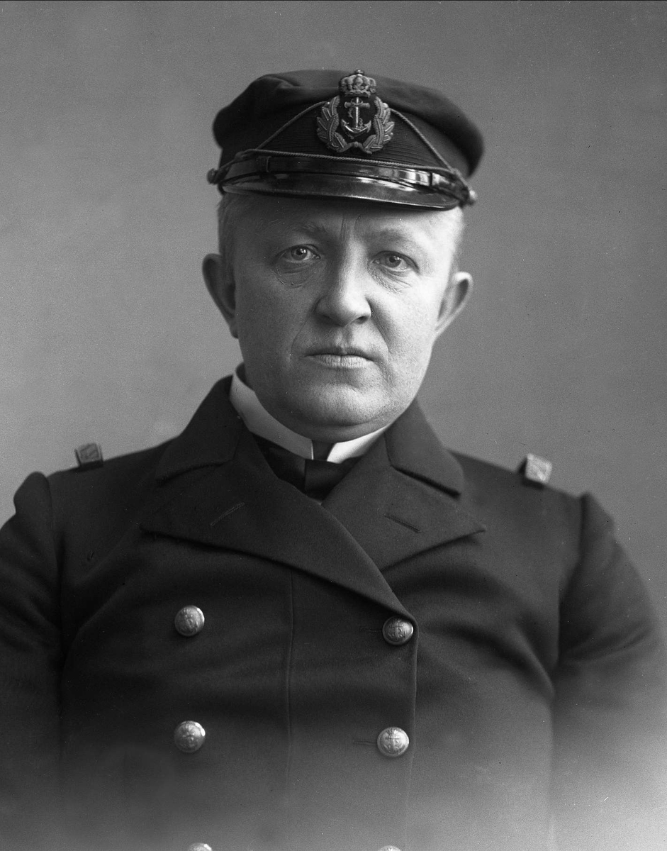 Gustav Borgen, Portrett, marinekaptein Olaf Hansen i uniform.