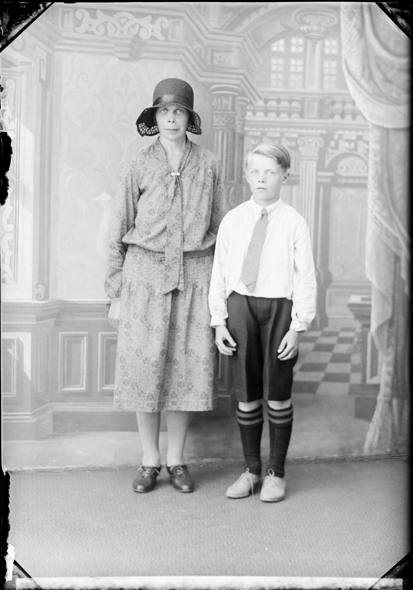 Skötsner-Edhlund, Beda Grankvist med son, från Hummeldal, Börstil socken, Uppland 1930