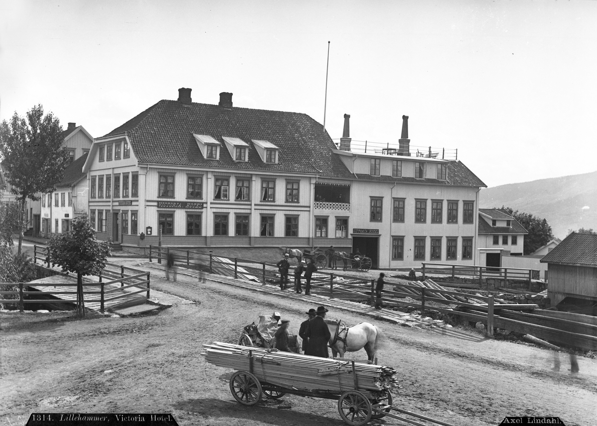 Axel Lindahl, Prot: Lillehammer Victoria Hotel