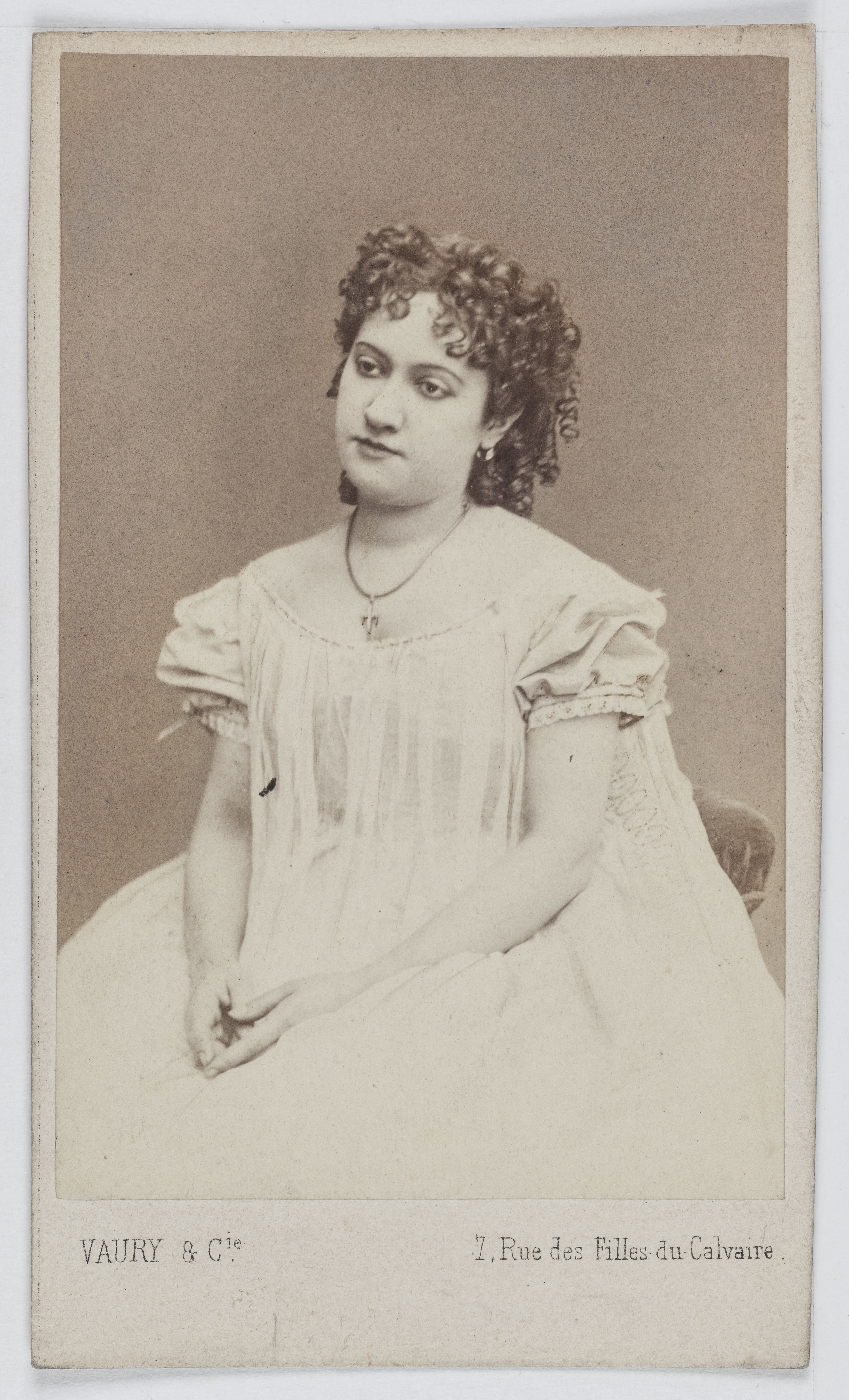 Vaury et Cie, Portrait de Suzanne, actrice au Théâtre des Variétés en 1869 et au Théâtre Déjazet.