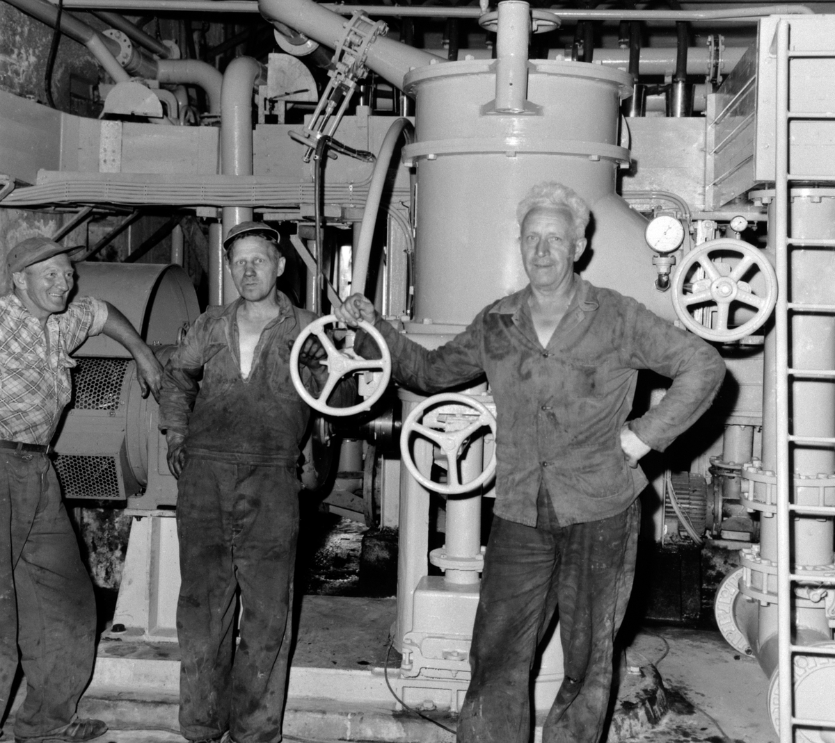 Anno Domkirkeodden, INTR: KLEVFOS CELLULOSE & PAPIRFABRIKK A/S, GR: 3 ARBEIDERE V/MASKIN, ÅDALSBRUKRepro. Løten.