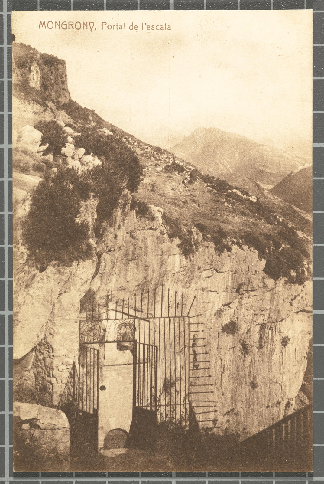 Desconegut, Mongrony. Portal de l'escala