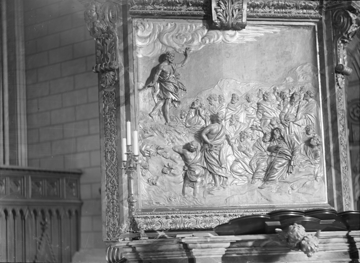 Henri Osti's Fotografiateliér, Relief at the pulpit, Uppsala Cathedral, Uppsala before 1914