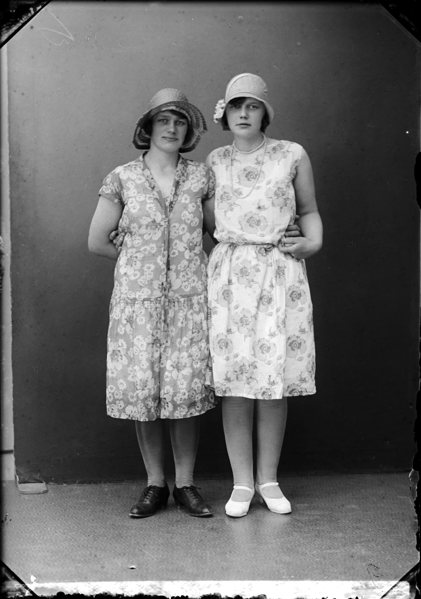 Skötsner-Edhlund, Two Women, Östhammar, Uppland