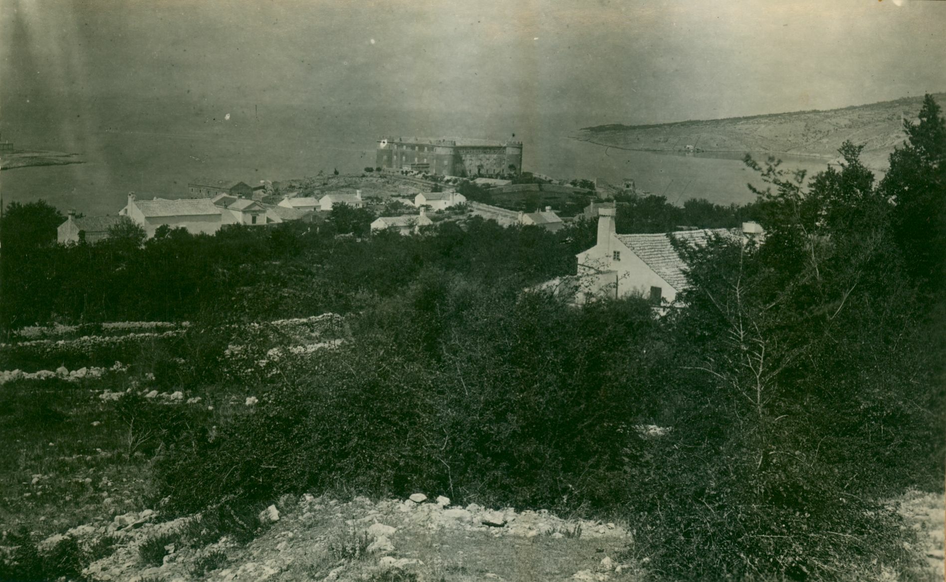 Josip Brunšmid, Kraljevica, veduta sa sjeveroistoka sa starim gradom