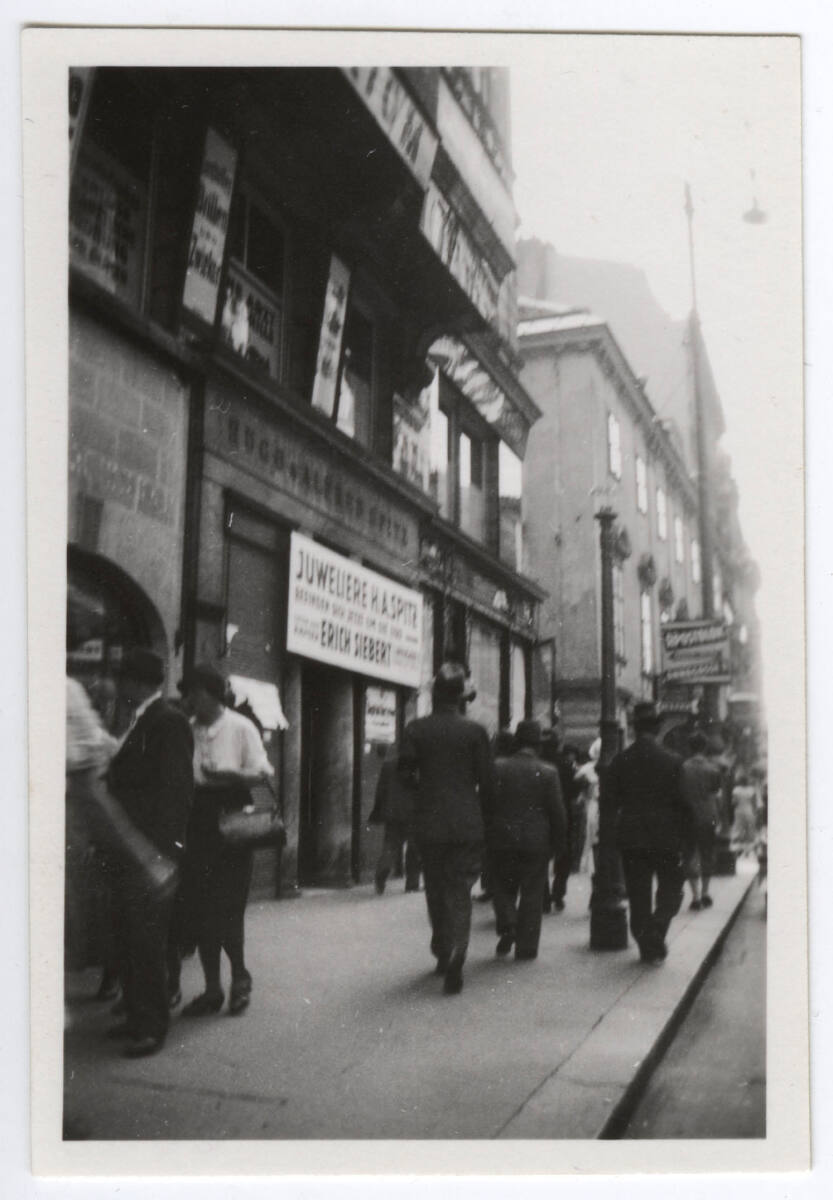 Anonym, Juweliergeschäft Hugo & Alfred Spitz, Wien I., Kärntner Straße 39, Portal (Schrägansicht)