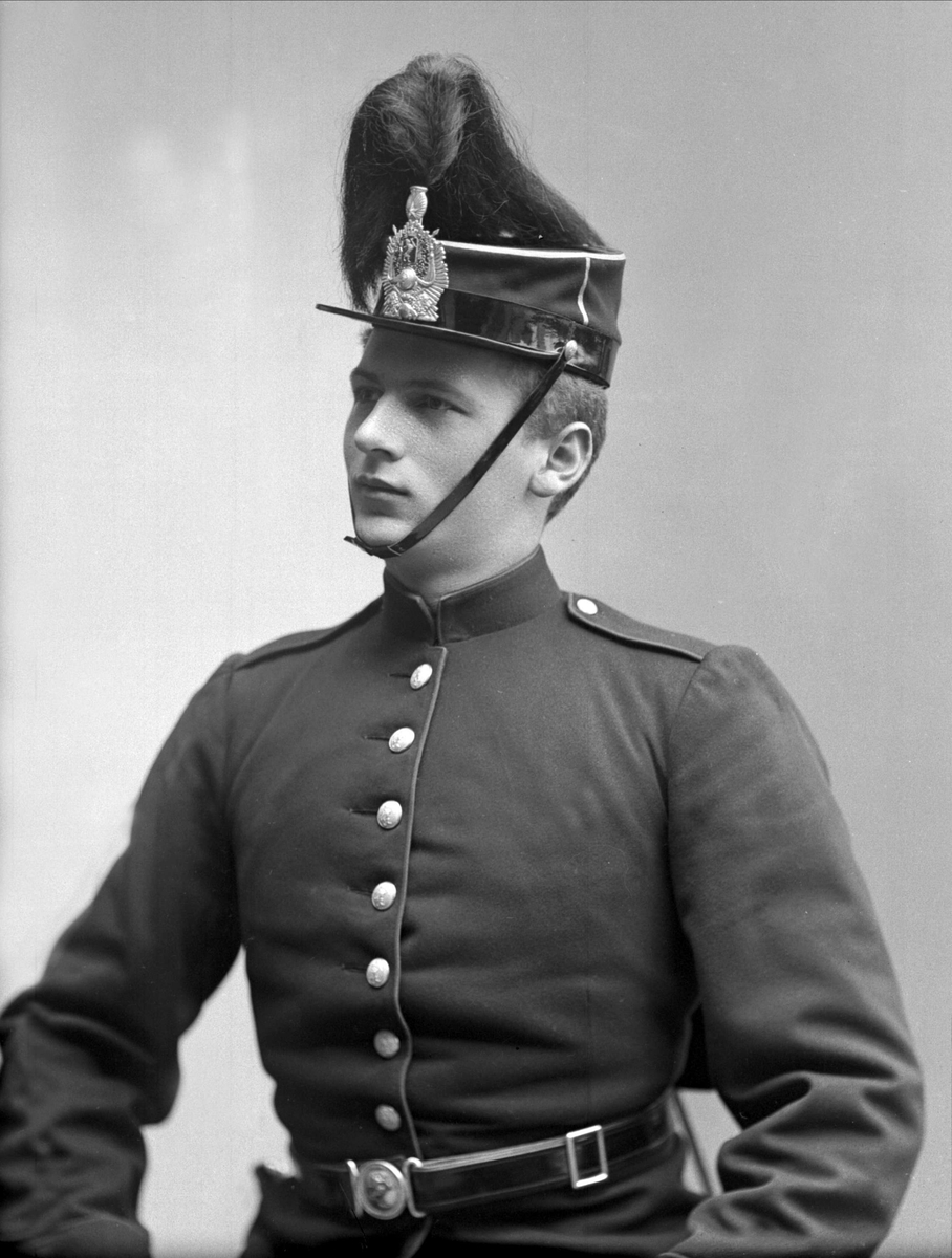 Gustav Borgen, Portrett av Carl Grøndahl i kadettuniform.