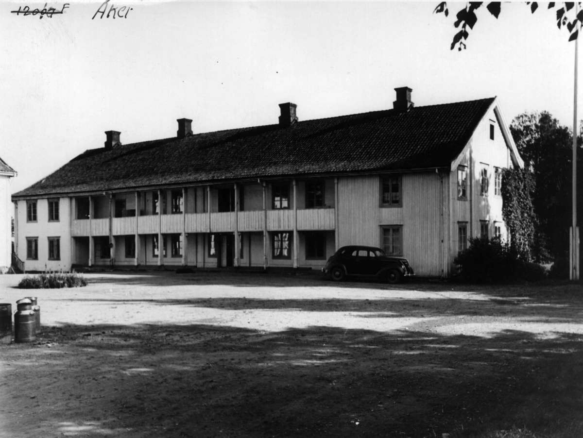 Anders Beer Wilse, Åker gård