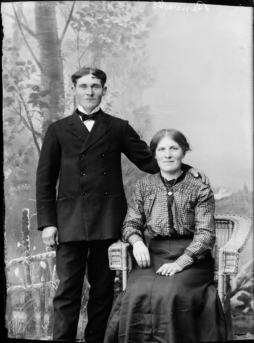 Skötsner-Edhlund, Ateljéporträtt - man och kvinna, Östhammar, Uppland