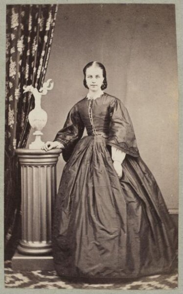 Unknown, Carte-de-visite photographs (480). Four photographs  are dry-mounted to each sheet (120).