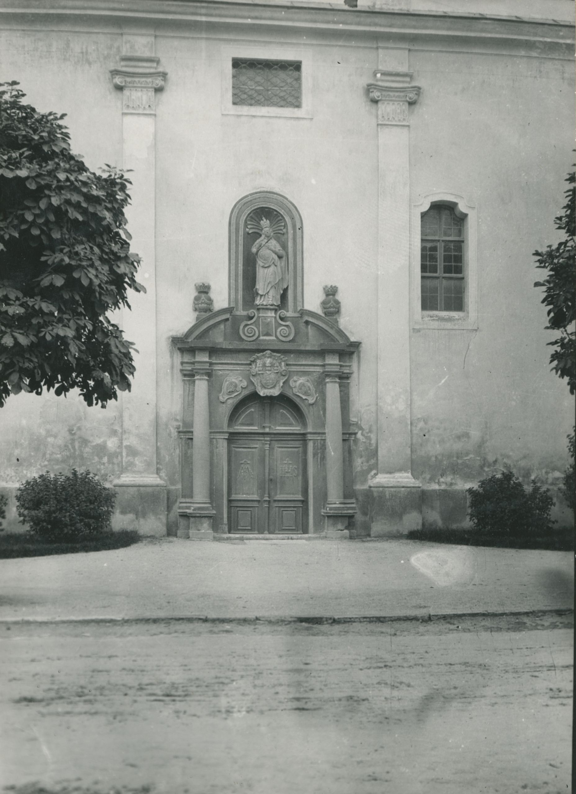 Gjuro Szabo, Varaždin - Isusovačka crkva Uznesenja Marijina, portal