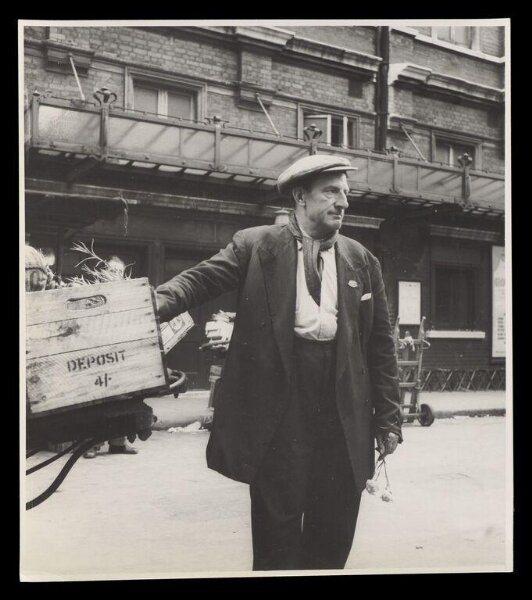 Hardy, Bert, What Makes Piccadilly?