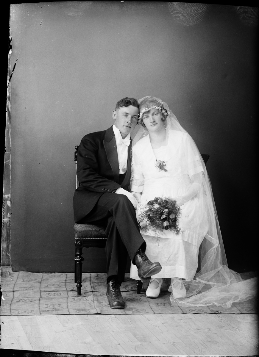 Skötsner-Edhlund, Brudparet Wallin från Lysta, Hökhuvuds socken, Uppland 1922
