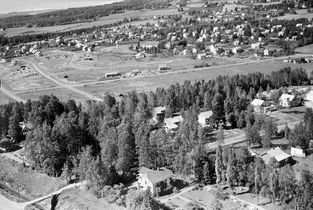 Widerøes Flyveselskap A/S, FLYFOTO OVERSIKT STORHAMAR, BISPEBRUA, ASLAK BOLTSGATE, STORMYRA