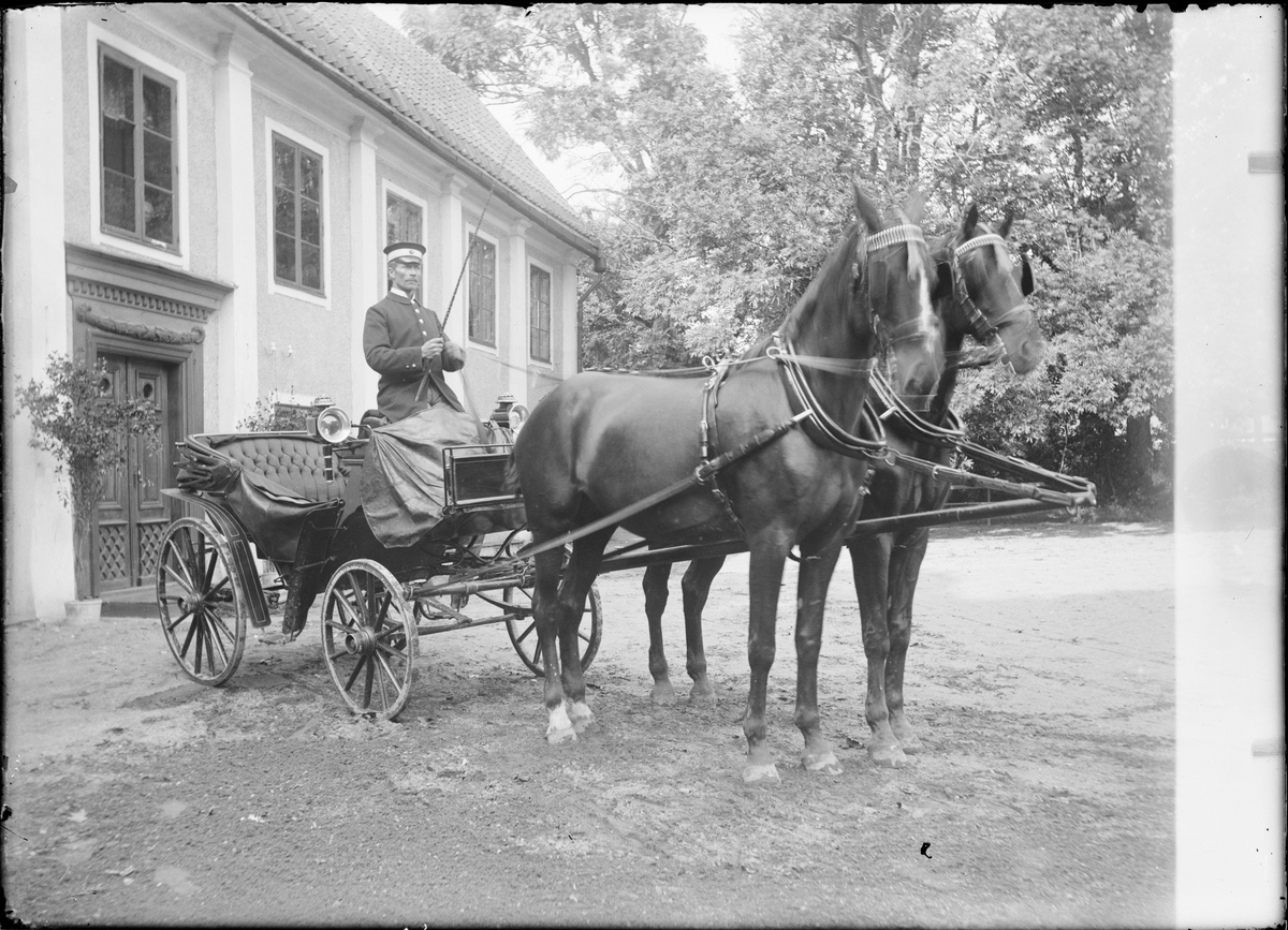 Johan Lundin, Hästekipage at Hallkveds mansion