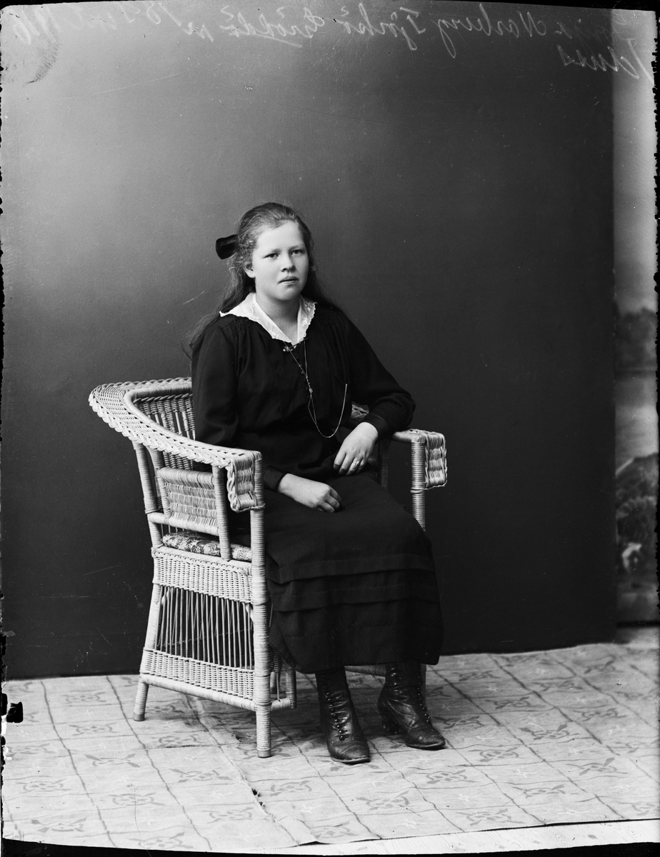 Skötsner-Edhlund, Sonja Norberg från Gräddö, Uppland 1918