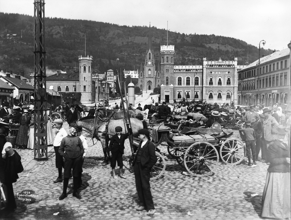 Anders Beer Wilse, Prot: Drammen - Torvet med trafik 11. Aug. 1903