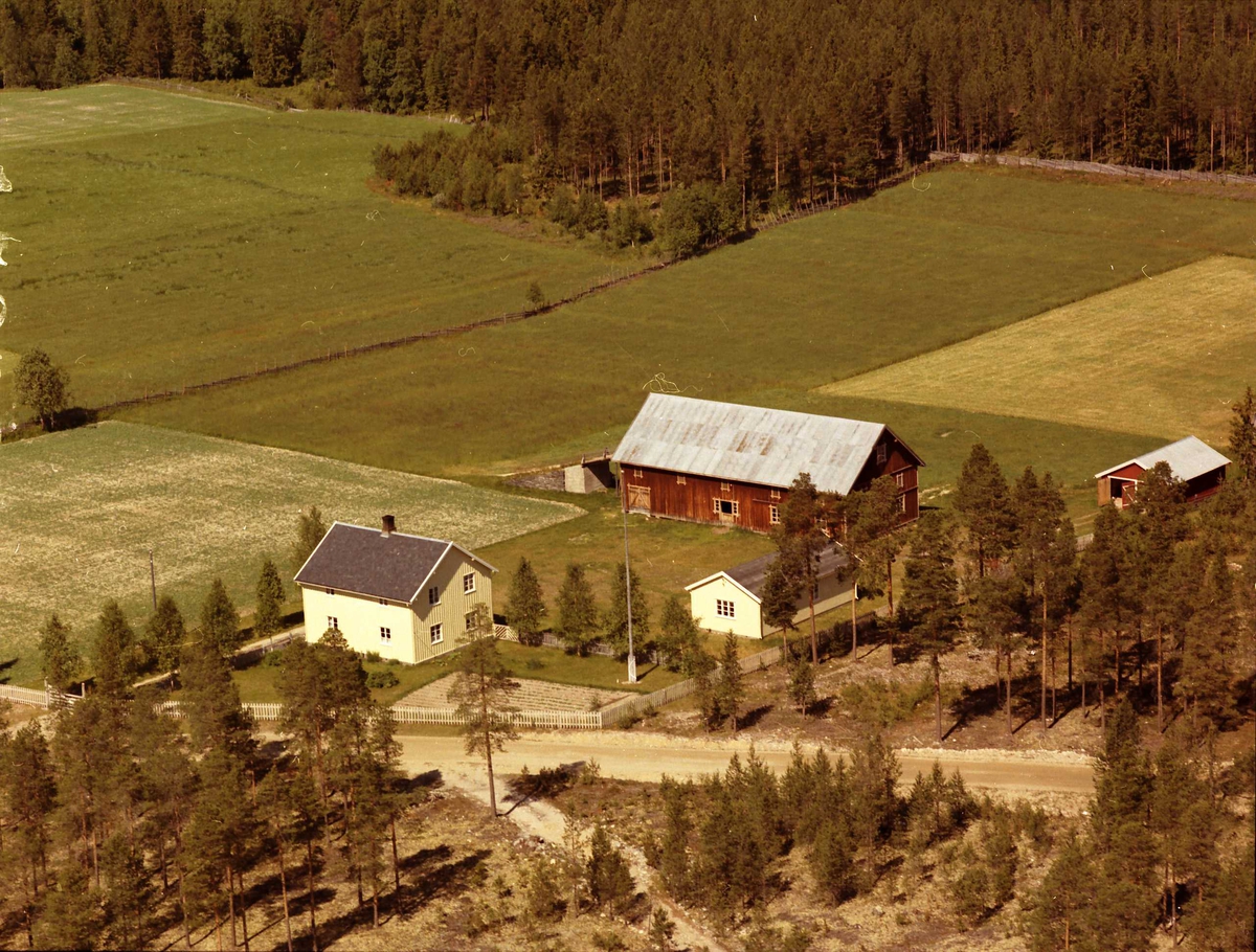 Widerøes Flyveselskap A/S, Gårdsbruk (Mæleng) Mælum.