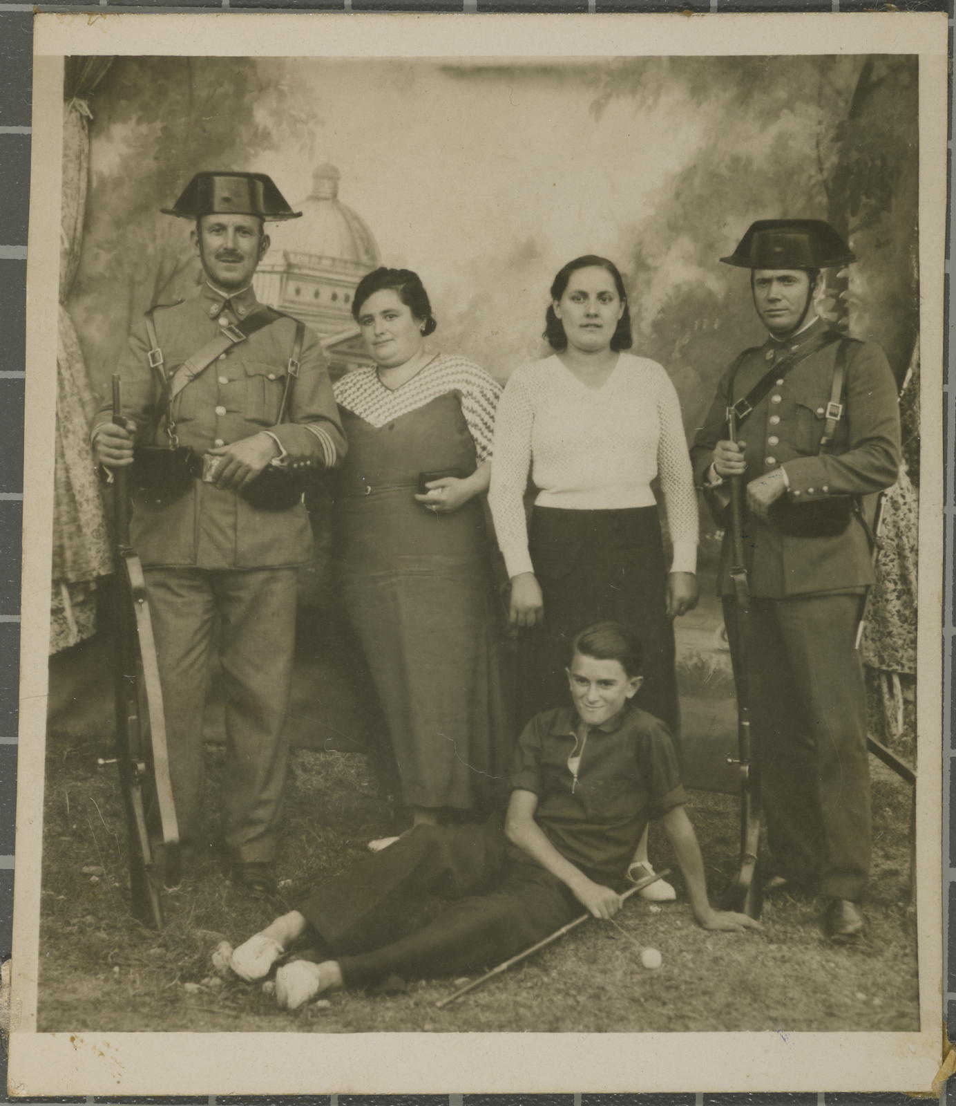 Desconegut, [Family Portrait]