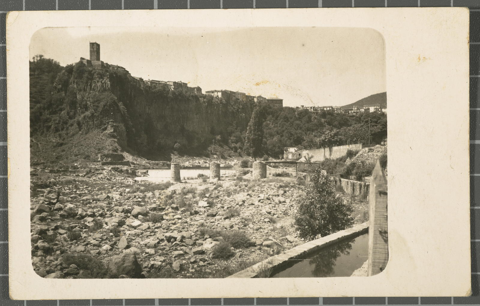 Desconegut, [Castellfullit de la Roca]