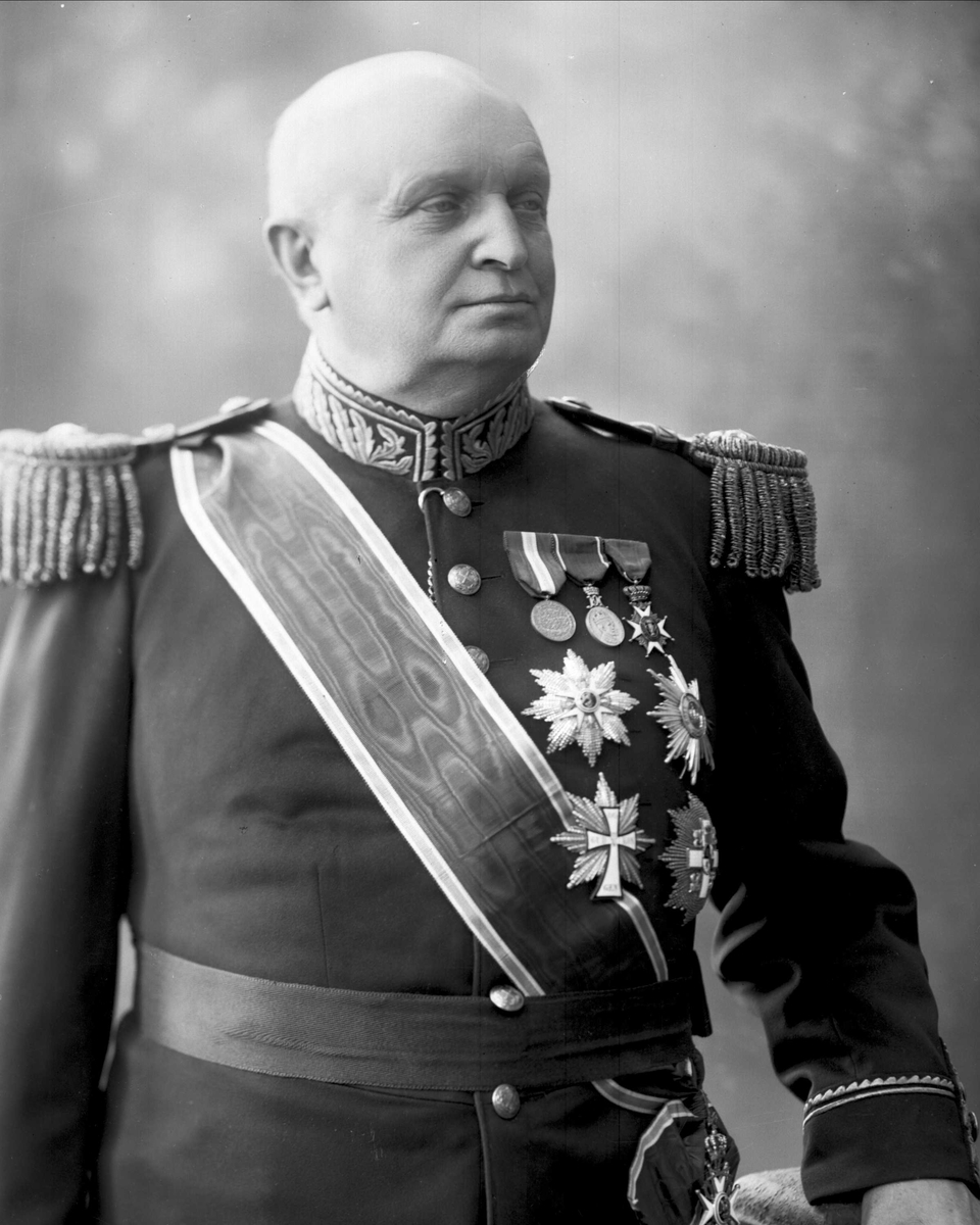 Gustav Borgen, Portrett, Chr. Wilh. Engel Bredal Olsson i uniform som general.