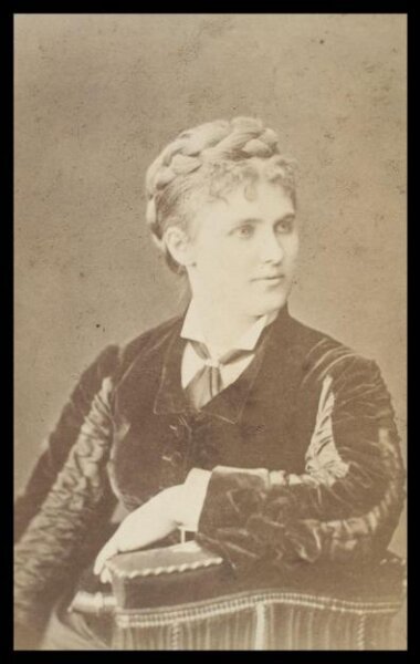 London Stereoscopic and Photographic Company, Guy Little Theatrical Photograph