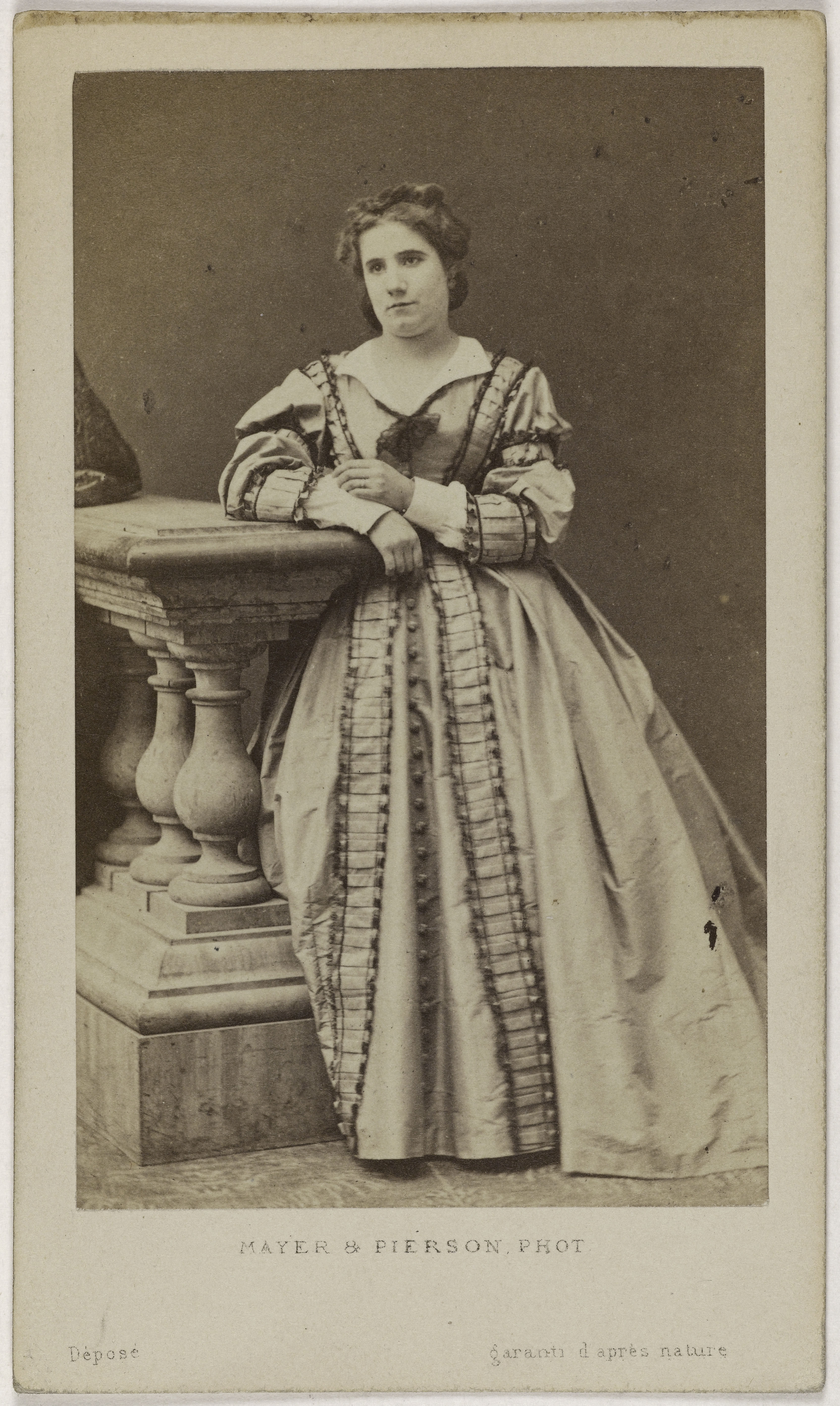 Mayer Frères et Pierson, Portrait d'Emilie Defodon (18 -1902) (épouse de Chevandier de Valdrome), (actrice)