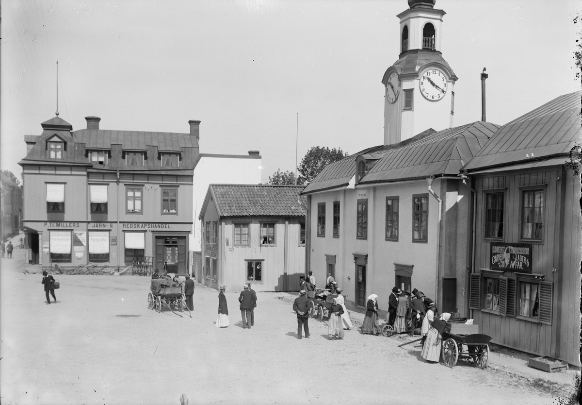 Skötsner-Edhlund, Försäljning från vagnar på Rådhustorget, Östhammar, Uppland