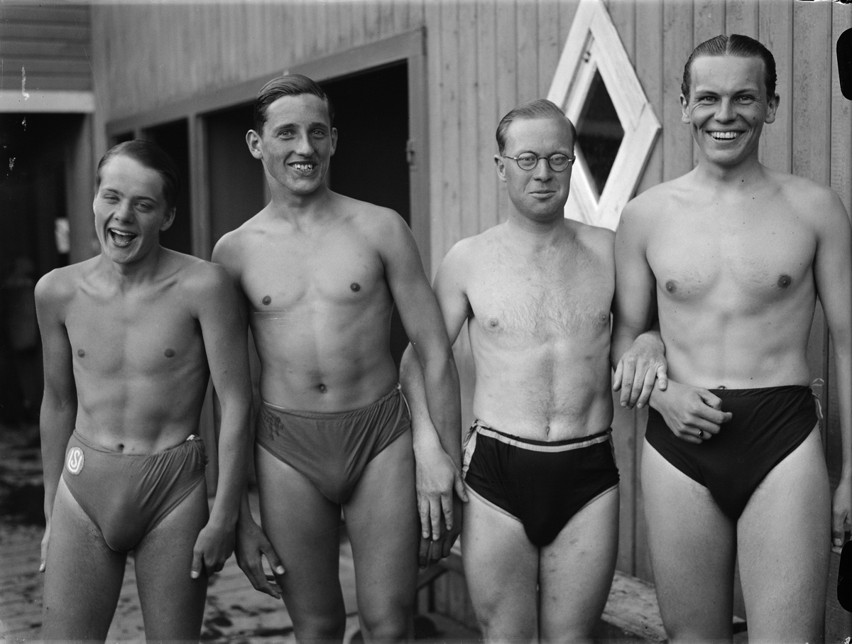 Paul Sandberg, "Postens snabba män, Torsten Jansson, T Björkman, O Lundgren och A Jansson" - vinnare i korporationssimtävlingen vid Fyrisbadet