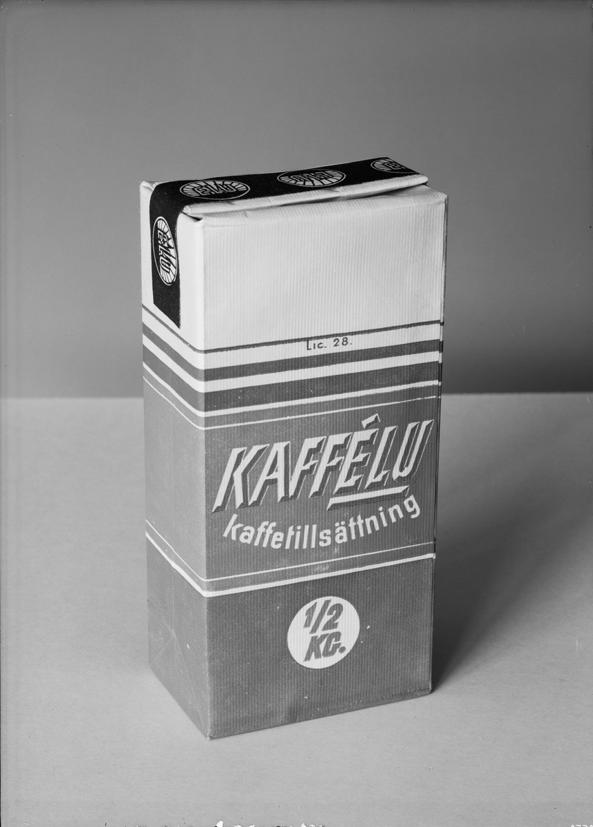 Paul Sandberg, Förpackning med kaffeersättning, "Kaffélu", från AB Eric Lindvall och Elurosteriet, Kungsgatan, Uppsala juli 1941