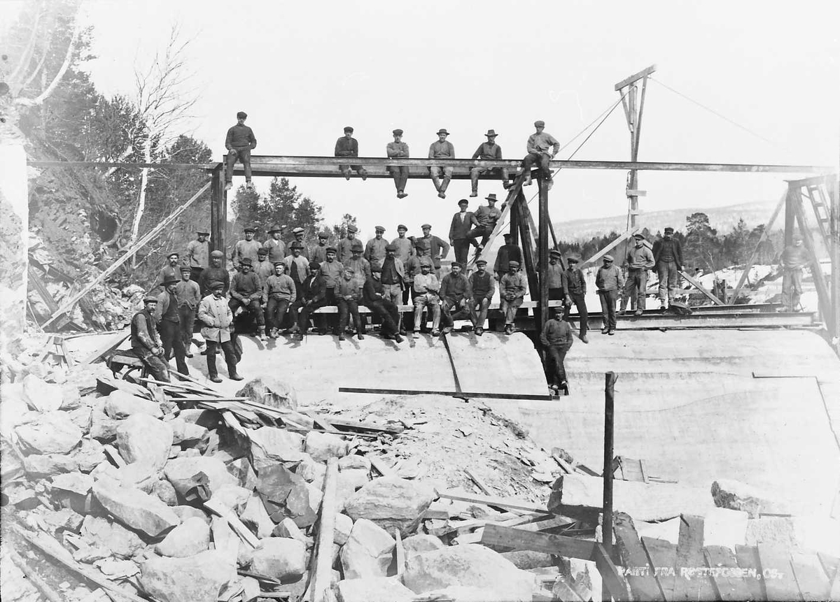 Peder J. Bredalslien, Arbeidere ved Røstefossen, Os