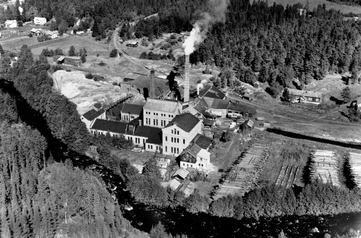Widerøes Flyveselskap A/S, KLEVFOS CELLULOSE OG PAPIRFABRIKK. FLYFOTO Løten. Ådalsbruk.