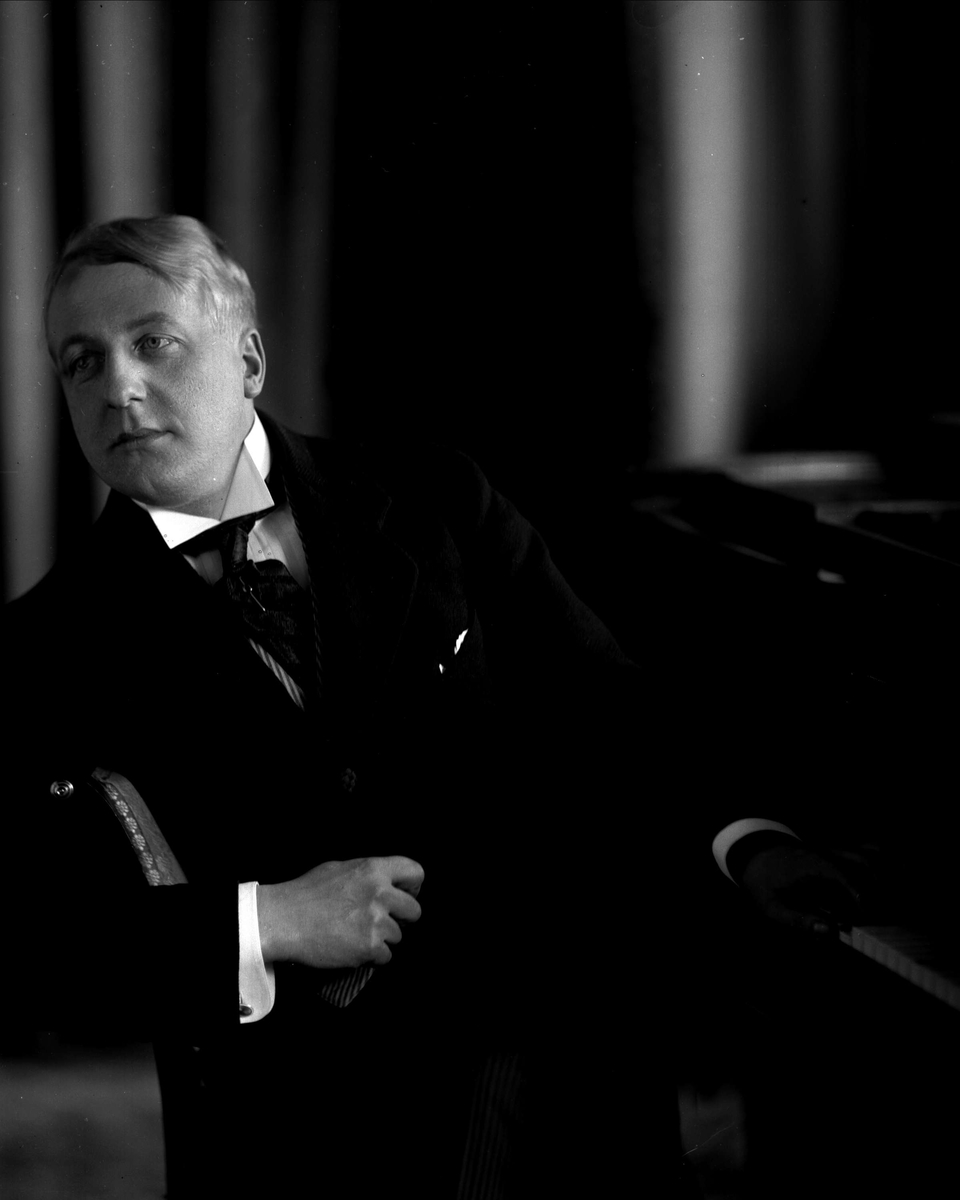 Gustav Borgen, Portrett, dirigent og musiker Birger Hammer.