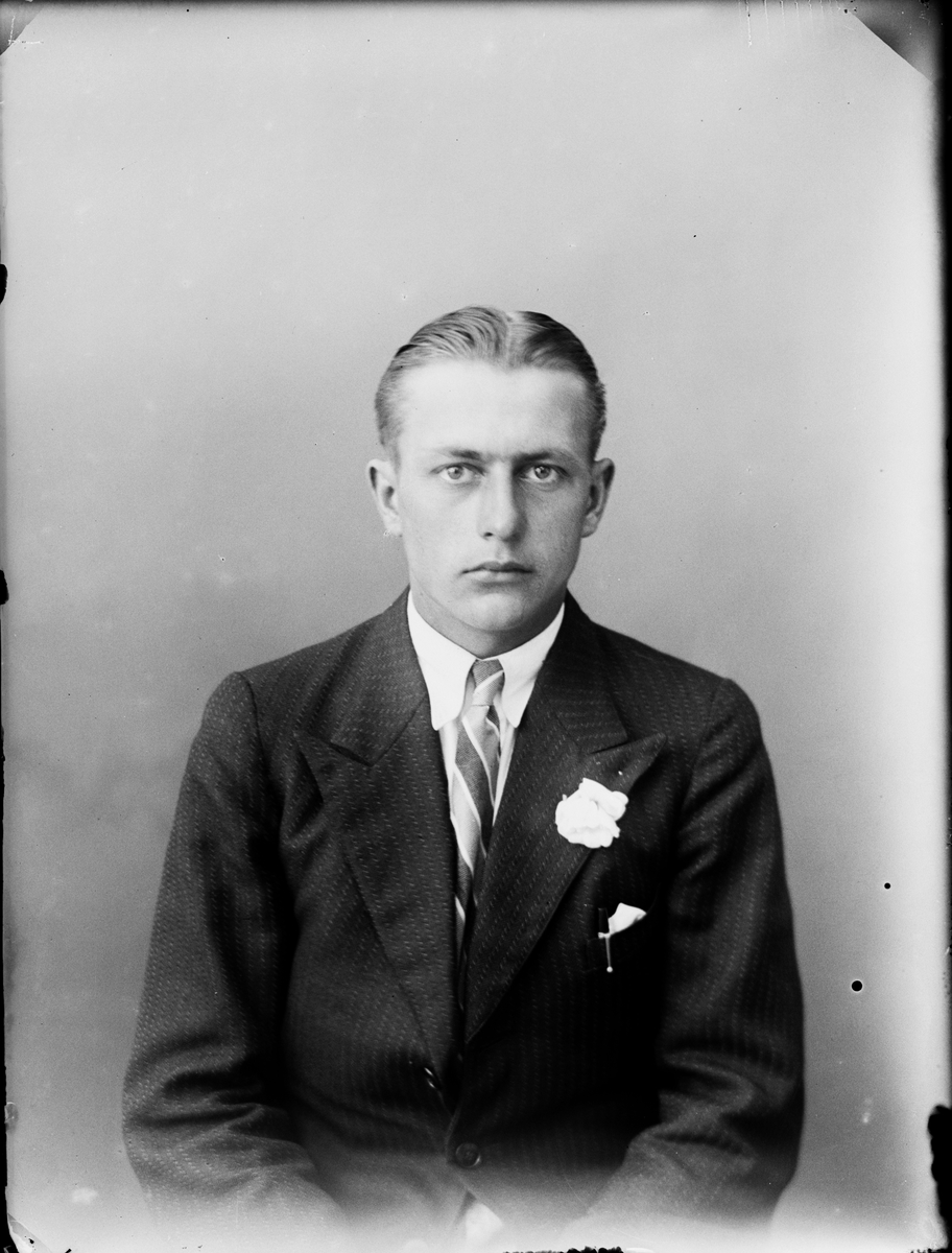 Skötsner-Edhlund, Ateljéporträtt - Sigurd Lövberg från Ånö, Hökhuvud socken, Uppland