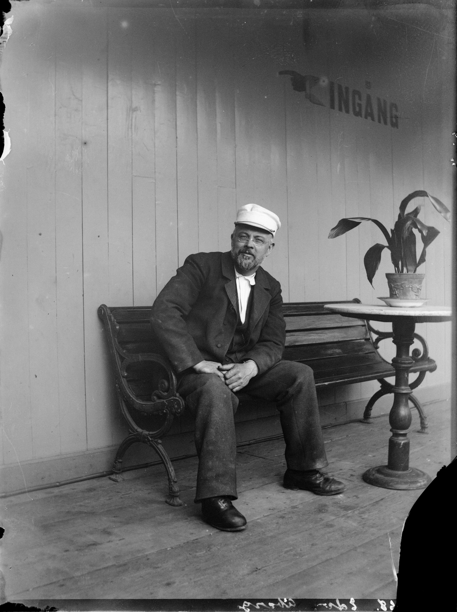 Carl Liljefors, Edvard Åberg i kallbadhuset, Svartbäcksgatan 36, kvarteret Heimdal, Svartbäcken, Uppsala 1900 - 1901