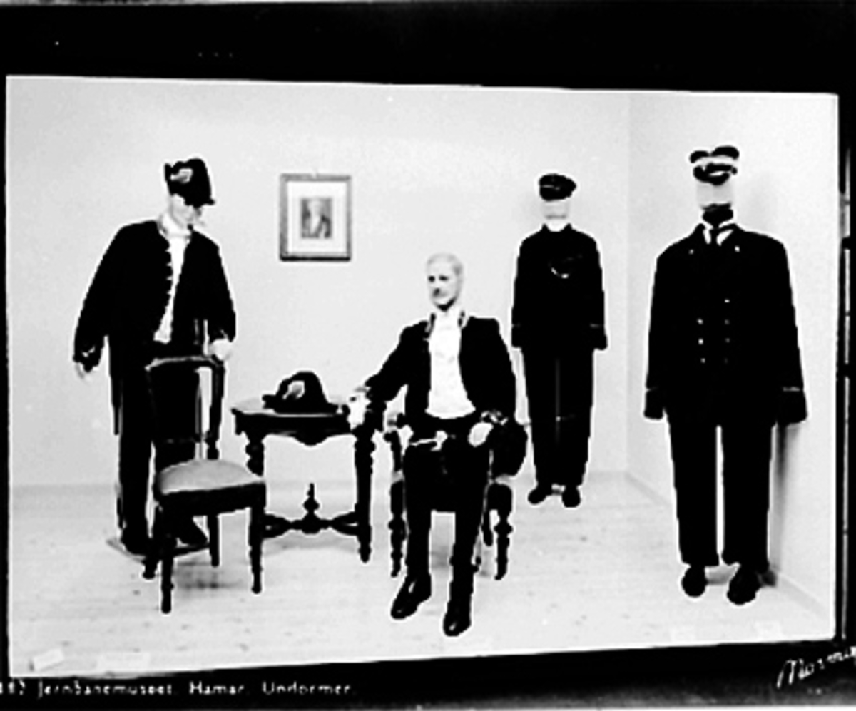 Anno Domkirkeodden, INTERIØR, JERNBANEMUSEET, UTSTILLING AV UNIFORMER. POSTKORT.