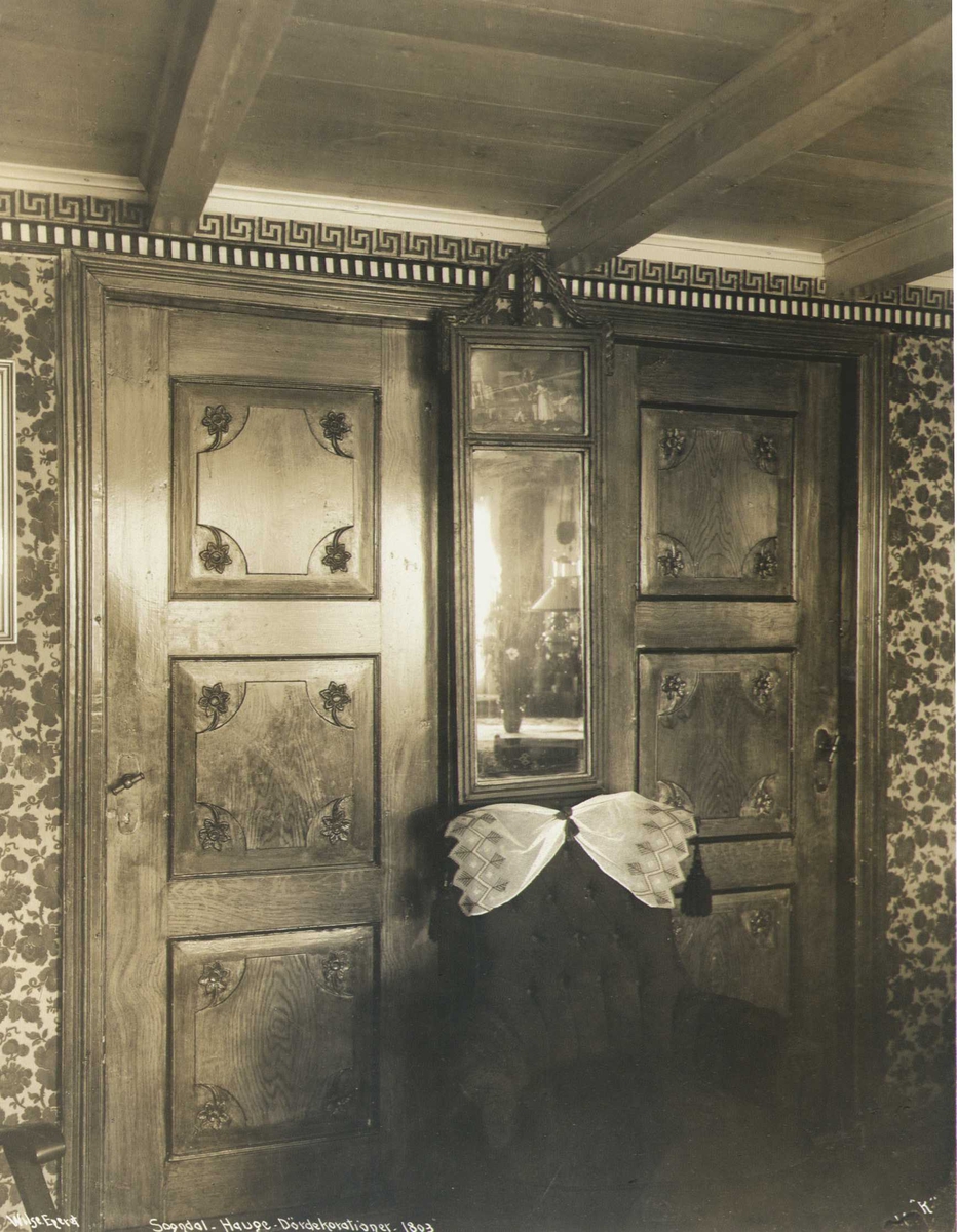 Anders Beer Wilse, Interiør med dørdekorasjoner fra 1803, Sogndal Gamle Lensmannsgård, Hauge, Sokndal, Rogaland. Fotografert 1912.
