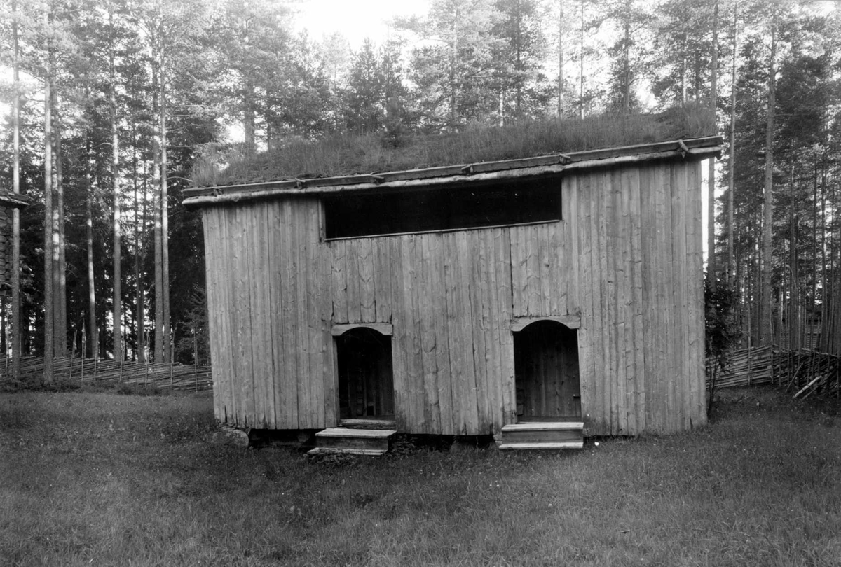 Gisle Midttun, Nedre Hanestad, Rendalen, Nord-Østerdal, Hedmark. Korn-badstu. Nå på Glomdalsmuseet.