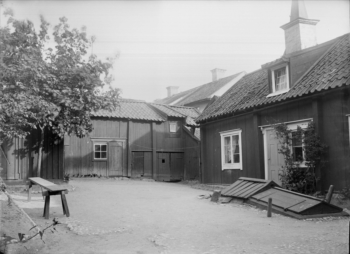 Alfred Dahlgren, Gårdsinteriör, S:t Johannesgatan 3, kvarteret Pistolen, Fjärdingen, Uppsala 1908