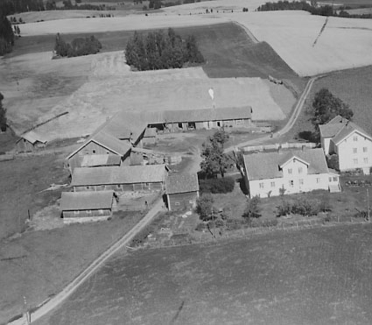 Widerøes Flyveselskap A/S, FRANG GÅRD, STANGE VESTBYGD, FLYFOTO