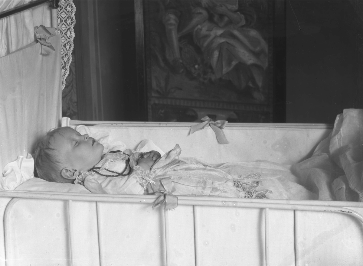 Gustav Borgen, Post mortem-fotografi. Barn i kiste. Dr.Brandts barn.