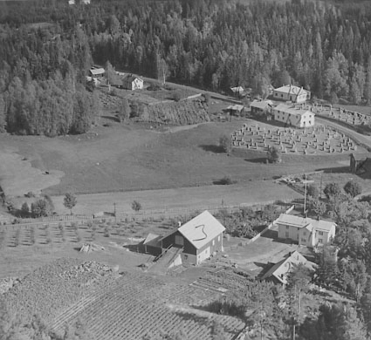 Widerøes Flyveselskap A/S, FLYFOTO MIDTLUND, ÅSVANG