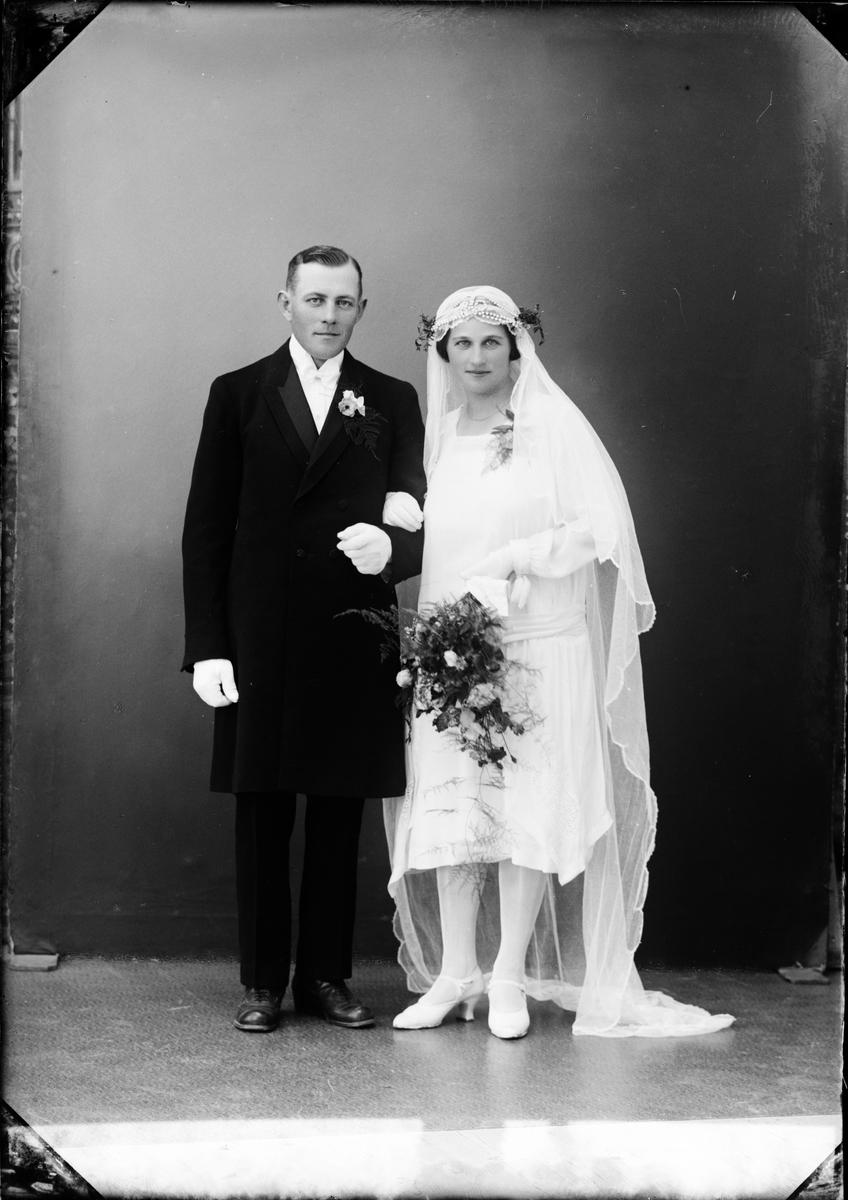 Skötsner-Edhlund, Brudparet Andersson från Norrskedika, Börstil socken, Uppland 1926