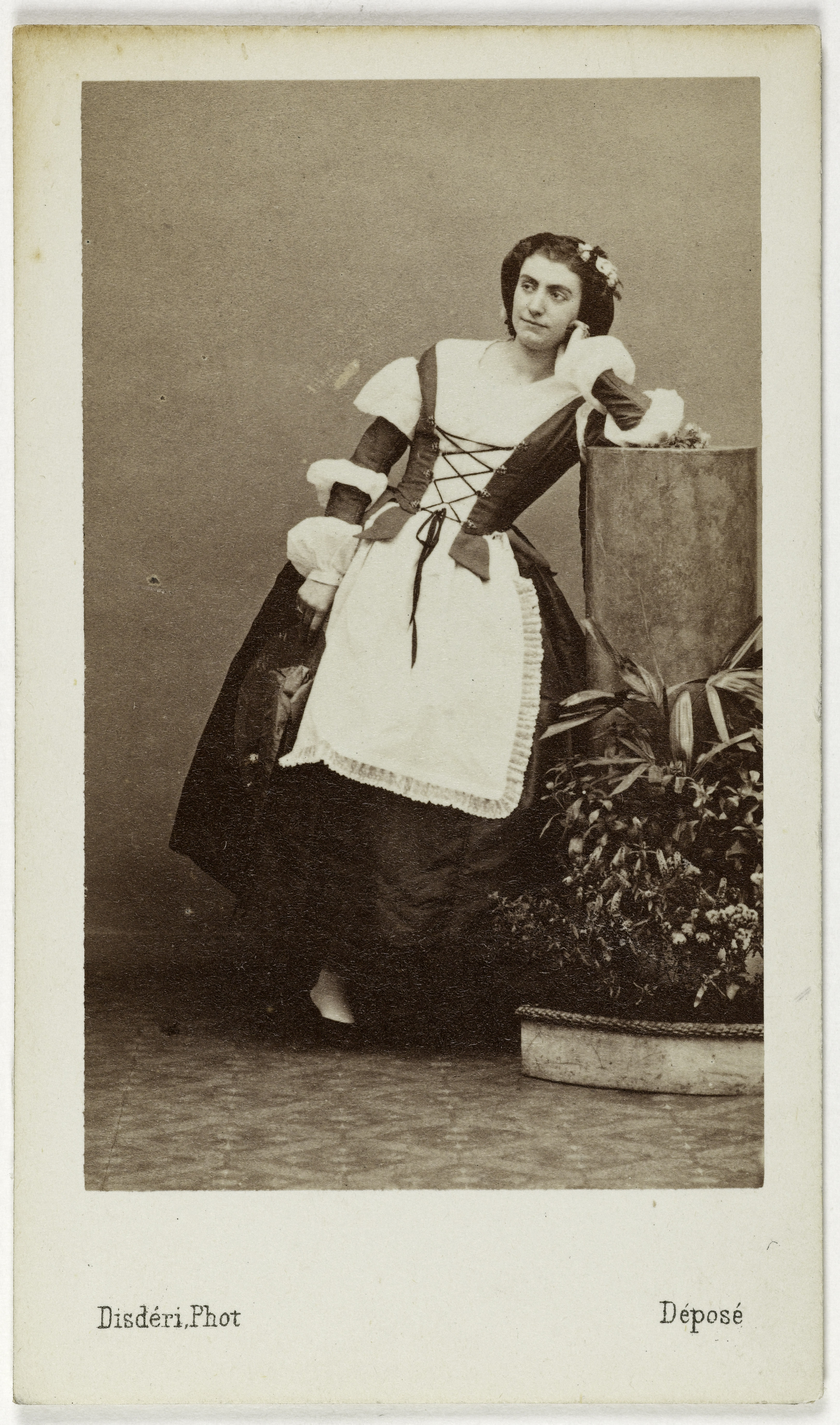André-Adolphe-Eugène Disdéri, Portrait de Mlle de la Pommeraye, (chanteuse)